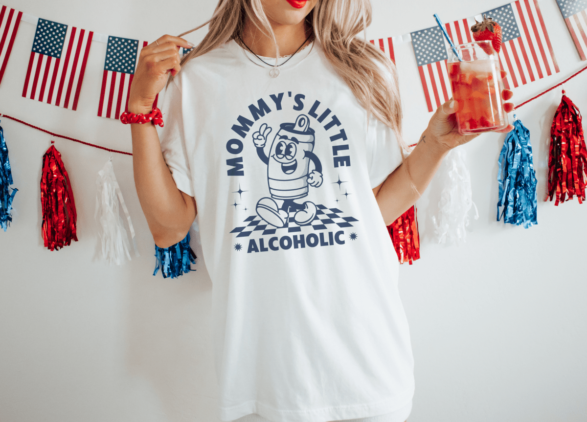 MOMMY'S LITTLE ALCOHOLIC - TeeHeeUSCo - T-Shirt